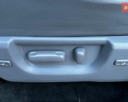 Серый Тойота Секвойя, объемом двигателя 5.7 л и пробегом 171 тыс. км за 32500 $, фото 28 на Automoto.ua