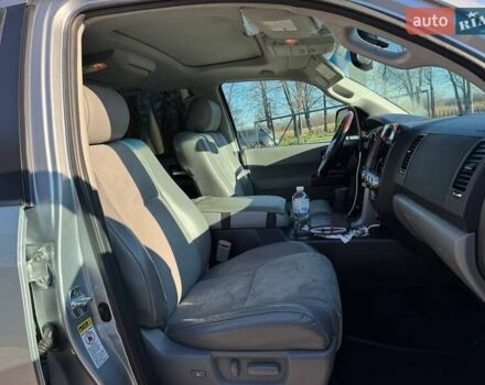 Серый Тойота Секвойя, объемом двигателя 5.66 л и пробегом 220 тыс. км за 32000 $, фото 38 на Automoto.ua