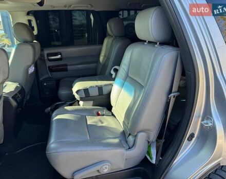 Серый Тойота Секвойя, объемом двигателя 5.66 л и пробегом 220 тыс. км за 32000 $, фото 27 на Automoto.ua