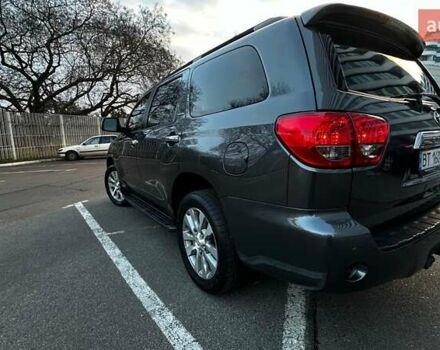 Серый Тойота Секвойя, объемом двигателя 5.7 л и пробегом 171 тыс. км за 32500 $, фото 3 на Automoto.ua