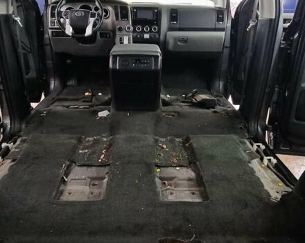 Серый Тойота Секвойя, объемом двигателя 5.7 л и пробегом 171 тыс. км за 32500 $, фото 44 на Automoto.ua