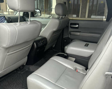 Серый Тойота Секвойя, объемом двигателя 5.69 л и пробегом 208 тыс. км за 30000 $, фото 16 на Automoto.ua