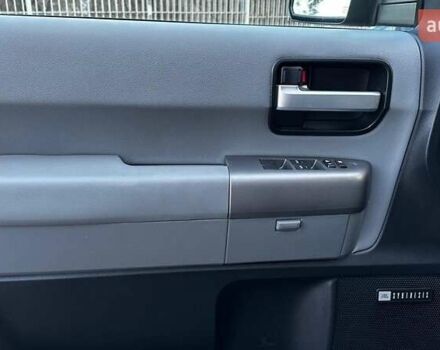 Серый Тойота Секвойя, объемом двигателя 5.7 л и пробегом 171 тыс. км за 32500 $, фото 30 на Automoto.ua