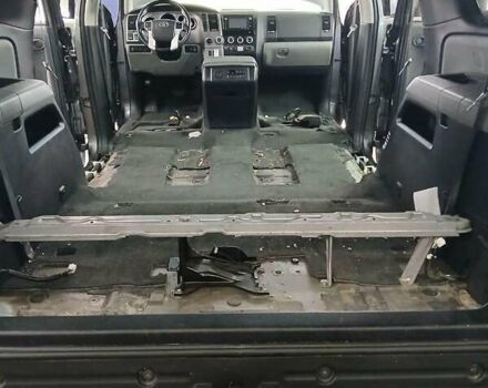 Серый Тойота Секвойя, объемом двигателя 5.7 л и пробегом 171 тыс. км за 32500 $, фото 42 на Automoto.ua