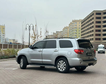 Серый Тойота Секвойя, объемом двигателя 5.69 л и пробегом 208 тыс. км за 30000 $, фото 3 на Automoto.ua
