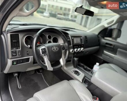 Сірий Тойота Секвойя, об'ємом двигуна 5.7 л та пробігом 201 тис. км за 32500 $, фото 34 на Automoto.ua