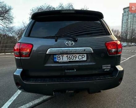 Серый Тойота Секвойя, объемом двигателя 5.7 л и пробегом 171 тыс. км за 32500 $, фото 4 на Automoto.ua