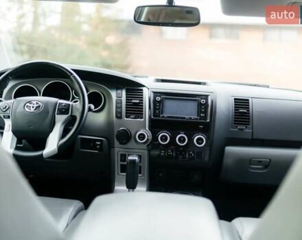 Серый Тойота Секвойя, объемом двигателя 5.66 л и пробегом 160 тыс. км за 32999 $, фото 25 на Automoto.ua