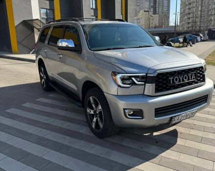 Серый Тойота Секвойя, объемом двигателя 5.7 л и пробегом 189 тыс. км за 34999 $, фото 1 на Automoto.ua