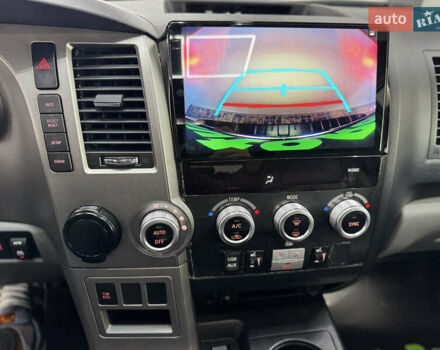 Серый Тойота Секвойя, объемом двигателя 5.66 л и пробегом 230 тыс. км за 26900 $, фото 12 на Automoto.ua