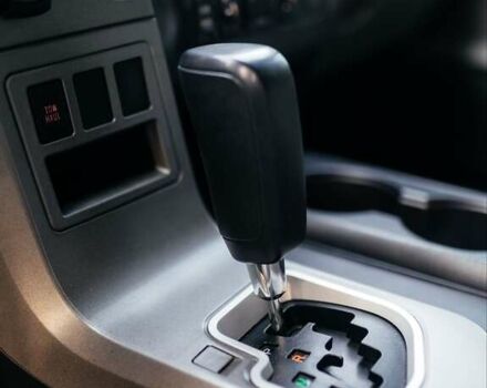 Серый Тойота Секвойя, объемом двигателя 5.66 л и пробегом 160 тыс. км за 32999 $, фото 10 на Automoto.ua