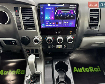 Серый Тойота Секвойя, объемом двигателя 5.66 л и пробегом 230 тыс. км за 26900 $, фото 7 на Automoto.ua