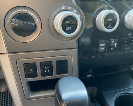 Серый Тойота Секвойя, объемом двигателя 5.7 л и пробегом 189 тыс. км за 34999 $, фото 14 на Automoto.ua