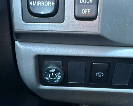 Серый Тойота Секвойя, объемом двигателя 5.7 л и пробегом 189 тыс. км за 34999 $, фото 9 на Automoto.ua