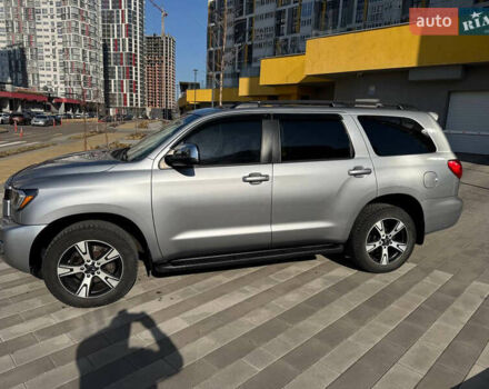 Серый Тойота Секвойя, объемом двигателя 5.7 л и пробегом 189 тыс. км за 34999 $, фото 4 на Automoto.ua