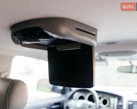 Серый Тойота Секвойя, объемом двигателя 5.66 л и пробегом 160 тыс. км за 32999 $, фото 26 на Automoto.ua