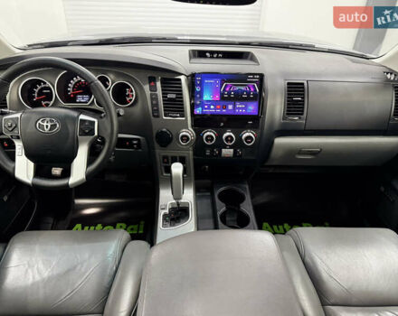 Серый Тойота Секвойя, объемом двигателя 5.66 л и пробегом 230 тыс. км за 26900 $, фото 14 на Automoto.ua