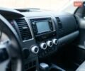 Серый Тойота Секвойя, объемом двигателя 5.66 л и пробегом 160 тыс. км за 32999 $, фото 9 на Automoto.ua