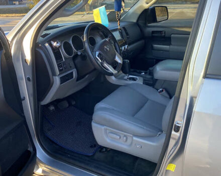 Серый Тойота Секвойя, объемом двигателя 5.7 л и пробегом 189 тыс. км за 34999 $, фото 10 на Automoto.ua