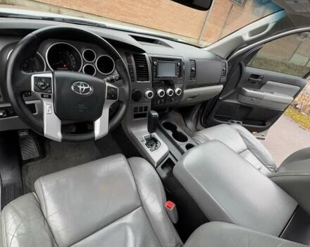 Серый Тойота Секвойя, объемом двигателя 5.7 л и пробегом 171 тыс. км за 32900 $, фото 26 на Automoto.ua