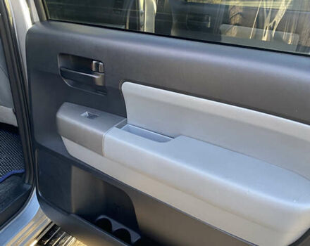 Серый Тойота Секвойя, объемом двигателя 5.7 л и пробегом 189 тыс. км за 34999 $, фото 29 на Automoto.ua