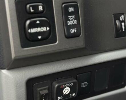 Серый Тойота Секвойя, объемом двигателя 5.7 л и пробегом 171 тыс. км за 32900 $, фото 22 на Automoto.ua