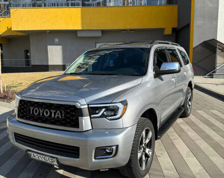 Серый Тойота Секвойя, объемом двигателя 5.7 л и пробегом 189 тыс. км за 34999 $, фото 3 на Automoto.ua