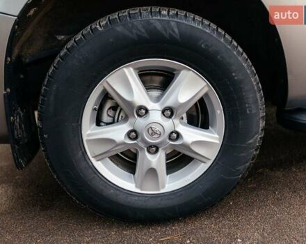 Серый Тойота Секвойя, объемом двигателя 5.66 л и пробегом 160 тыс. км за 32999 $, фото 17 на Automoto.ua