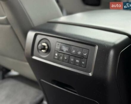 Серый Тойота Секвойя, объемом двигателя 5.7 л и пробегом 171 тыс. км за 32900 $, фото 25 на Automoto.ua