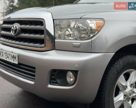 Серый Тойота Секвойя, объемом двигателя 5.7 л и пробегом 171 тыс. км за 32900 $, фото 16 на Automoto.ua