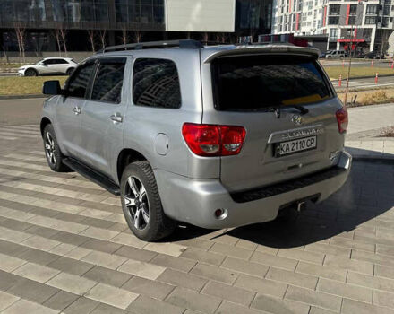 Серый Тойота Секвойя, объемом двигателя 5.7 л и пробегом 189 тыс. км за 34999 $, фото 8 на Automoto.ua