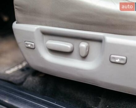 Серый Тойота Секвойя, объемом двигателя 5.66 л и пробегом 160 тыс. км за 32999 $, фото 12 на Automoto.ua