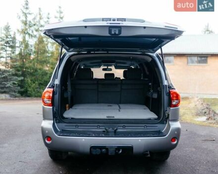 Серый Тойота Секвойя, объемом двигателя 5.66 л и пробегом 160 тыс. км за 32999 $, фото 24 на Automoto.ua