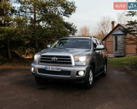 Серый Тойота Секвойя, объемом двигателя 5.66 л и пробегом 160 тыс. км за 32999 $, фото 3 на Automoto.ua