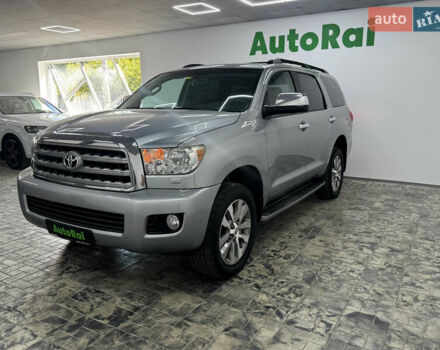 Серый Тойота Секвойя, объемом двигателя 5.66 л и пробегом 230 тыс. км за 26900 $, фото 6 на Automoto.ua