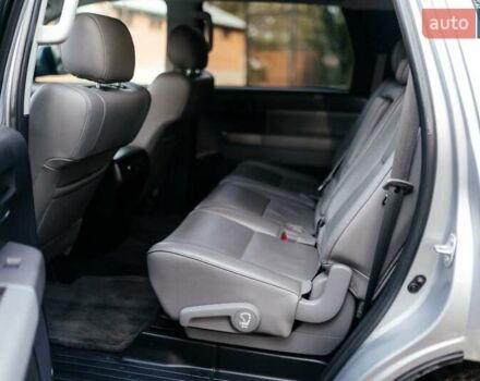 Серый Тойота Секвойя, объемом двигателя 5.66 л и пробегом 160 тыс. км за 32999 $, фото 30 на Automoto.ua