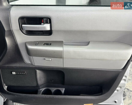 Серый Тойота Секвойя, объемом двигателя 5.66 л и пробегом 230 тыс. км за 26900 $, фото 17 на Automoto.ua