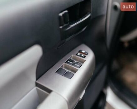 Серый Тойота Секвойя, объемом двигателя 5.66 л и пробегом 160 тыс. км за 32999 $, фото 20 на Automoto.ua