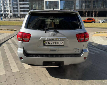 Серый Тойота Секвойя, объемом двигателя 5.7 л и пробегом 189 тыс. км за 34999 $, фото 7 на Automoto.ua