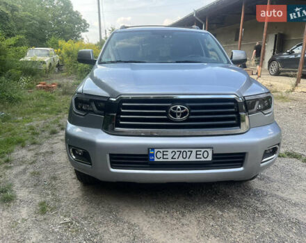 Серый Тойота Секвойя, объемом двигателя 5.7 л и пробегом 195 тыс. км за 32500 $, фото 1 на Automoto.ua