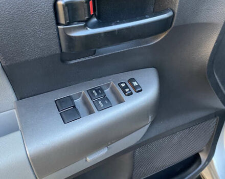 Серый Тойота Секвойя, объемом двигателя 5.7 л и пробегом 189 тыс. км за 34999 $, фото 15 на Automoto.ua