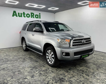 Серый Тойота Секвойя, объемом двигателя 5.66 л и пробегом 230 тыс. км за 26900 $, фото 1 на Automoto.ua