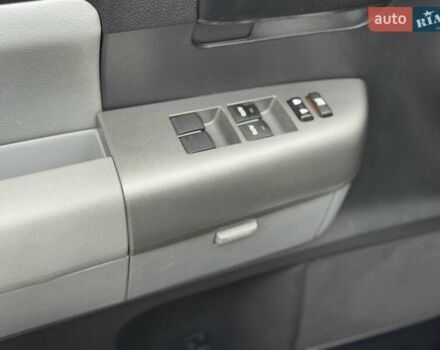 Серый Тойота Секвойя, объемом двигателя 5.7 л и пробегом 171 тыс. км за 32900 $, фото 19 на Automoto.ua