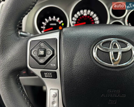 Серый Тойота Секвойя, объемом двигателя 5.66 л и пробегом 230 тыс. км за 26900 $, фото 10 на Automoto.ua