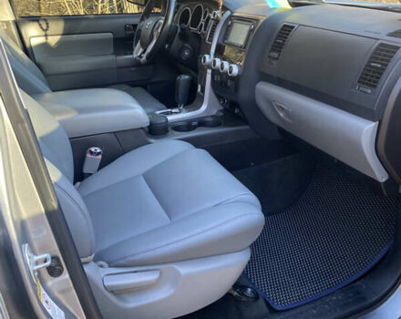 Серый Тойота Секвойя, объемом двигателя 5.7 л и пробегом 189 тыс. км за 34999 $, фото 31 на Automoto.ua