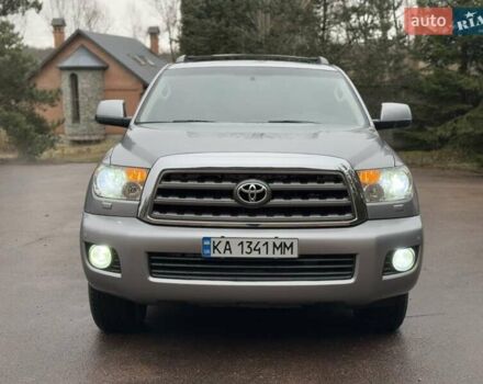 Серый Тойота Секвойя, объемом двигателя 5.7 л и пробегом 171 тыс. км за 32900 $, фото 1 на Automoto.ua