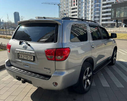 Серый Тойота Секвойя, объемом двигателя 5.7 л и пробегом 189 тыс. км за 34999 $, фото 6 на Automoto.ua