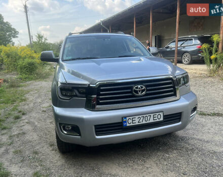 Серый Тойота Секвойя, объемом двигателя 5.7 л и пробегом 195 тыс. км за 32500 $, фото 4 на Automoto.ua