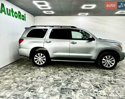 Серый Тойота Секвойя, объемом двигателя 5.66 л и пробегом 230 тыс. км за 26900 $, фото 2 на Automoto.ua