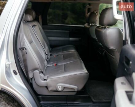 Серый Тойота Секвойя, объемом двигателя 5.66 л и пробегом 160 тыс. км за 32999 $, фото 18 на Automoto.ua